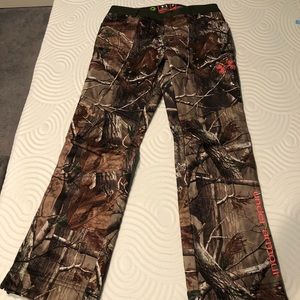 Under Armour women’s camouflage pants. Size 8